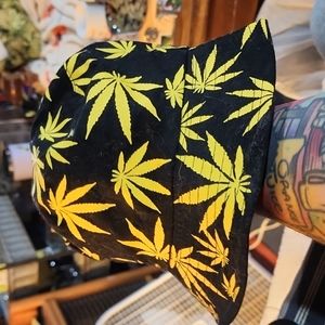 Hemp leaf bucket hat